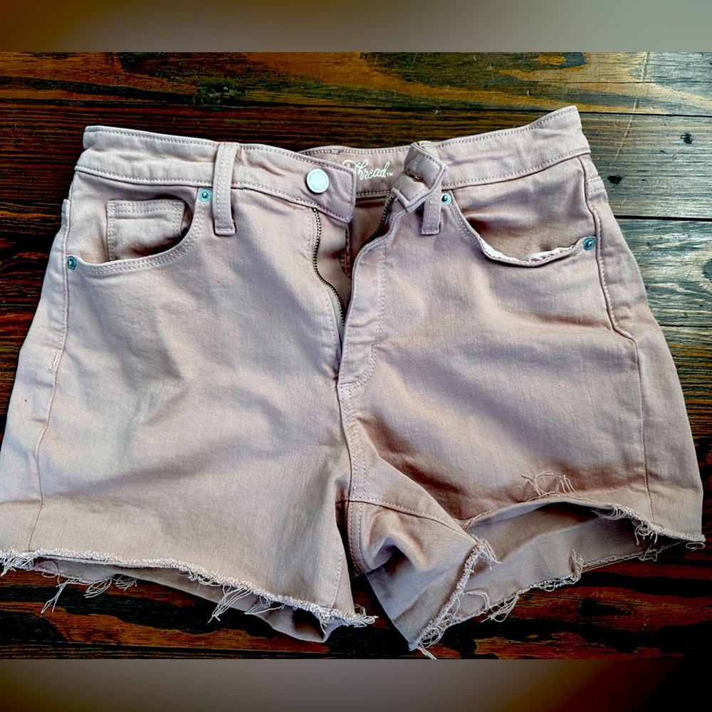 Universal Threads peach denim cutoffs 8/29
